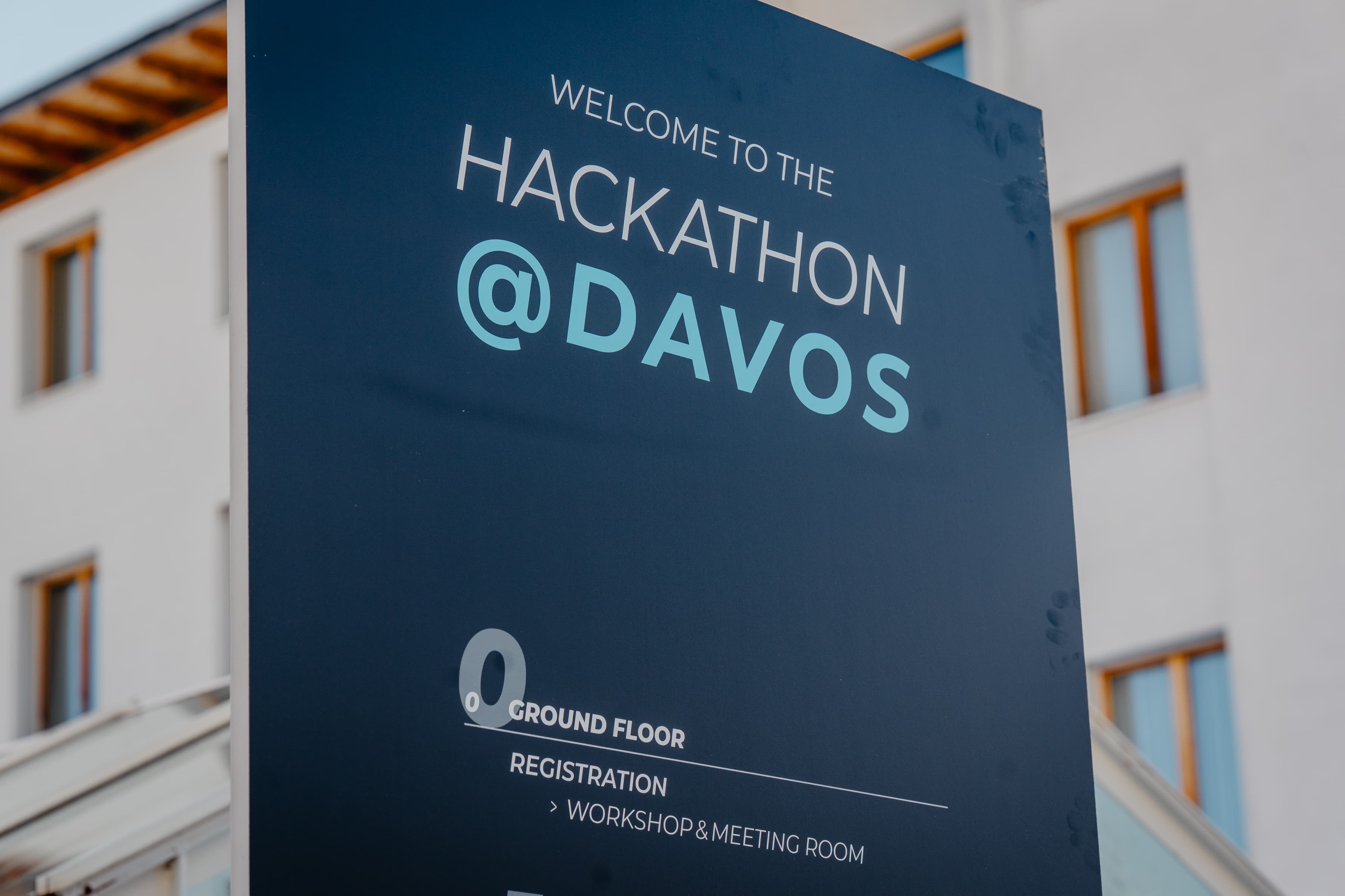 Hackathon@Davos Schild